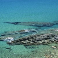 Tutte le sfumature del blu tra le calette scavate nella roccia del Monte Argentario. Le acque cristalline, premiate dalle Bandiere Blu e da Legambiente, accolgono l’isola del Giglio e Giannutri